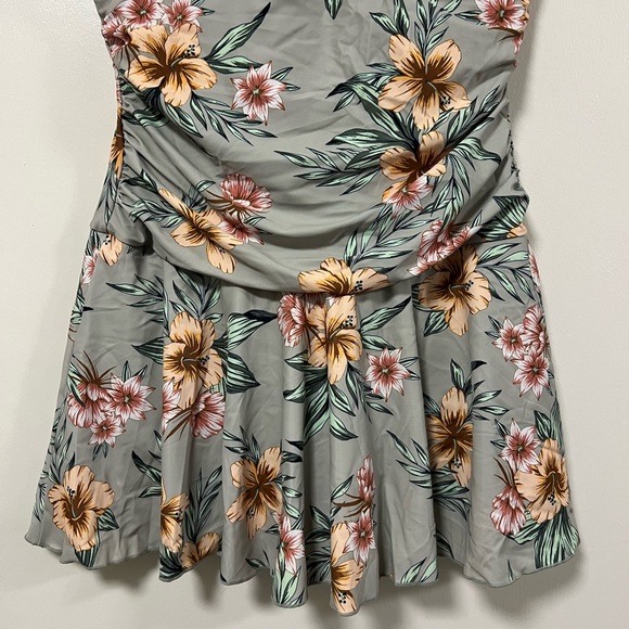 NEW || Women’s One Piece Swim Suit - Picture 3 of 5